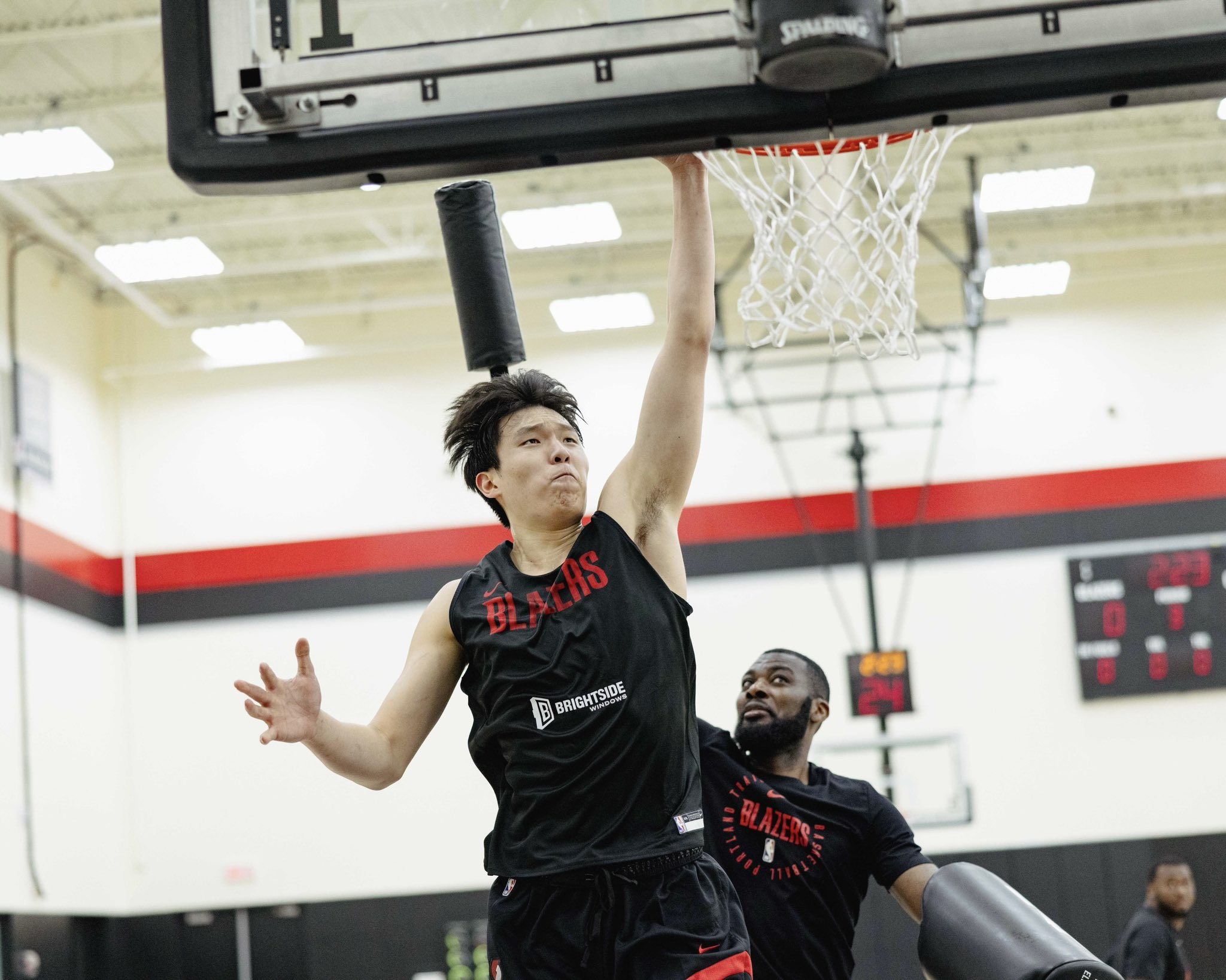 包含社区盾今夜再迎强敌，洛杉矶湖人远射贴柱，主帅态度——赛场秩序良好，临场指挥获称赞的词条